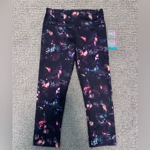 NEW with tags! Women’s Patterned Leggings - Size Small